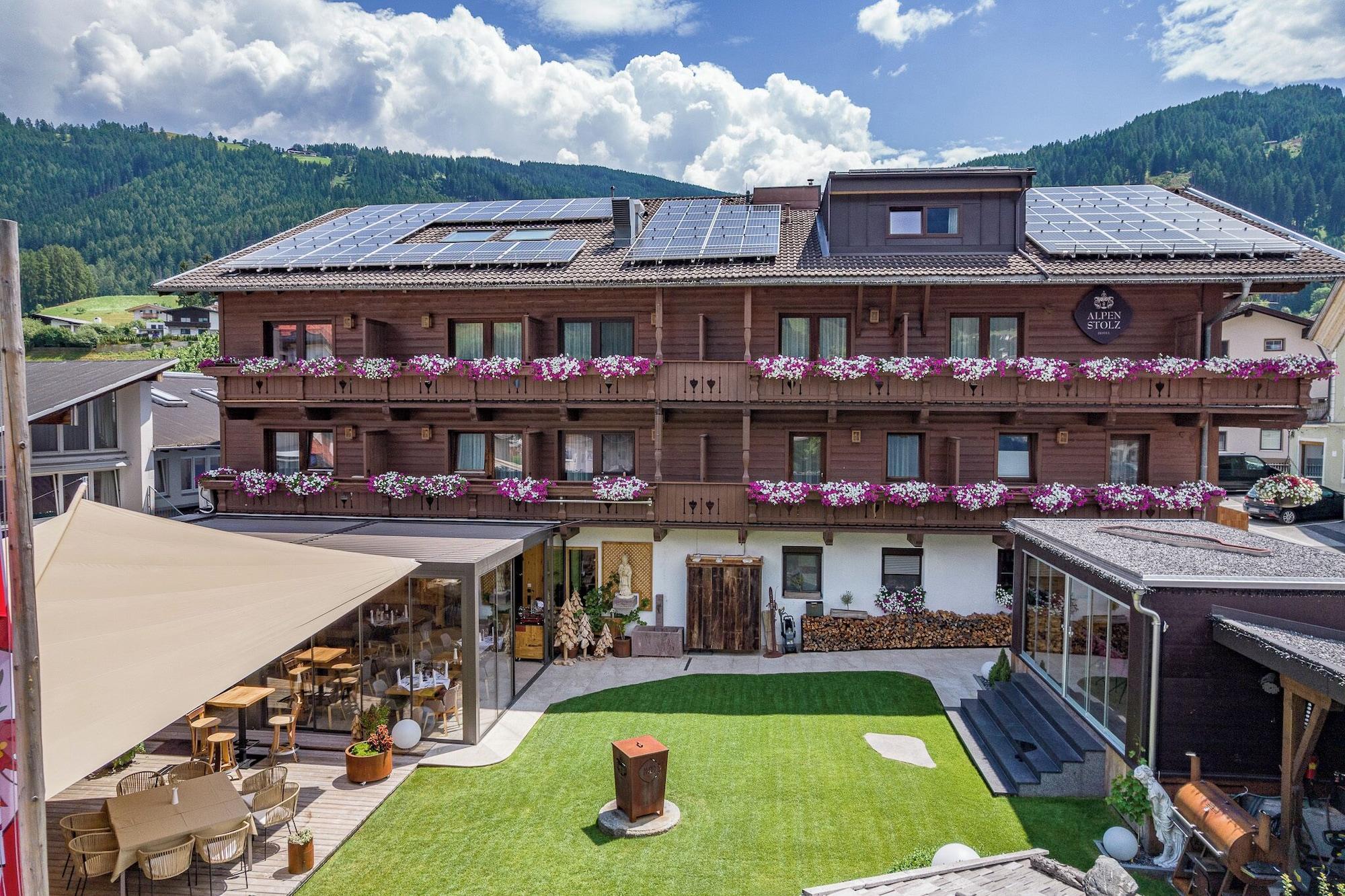 Vista Exterior Hotel Alpenstolz