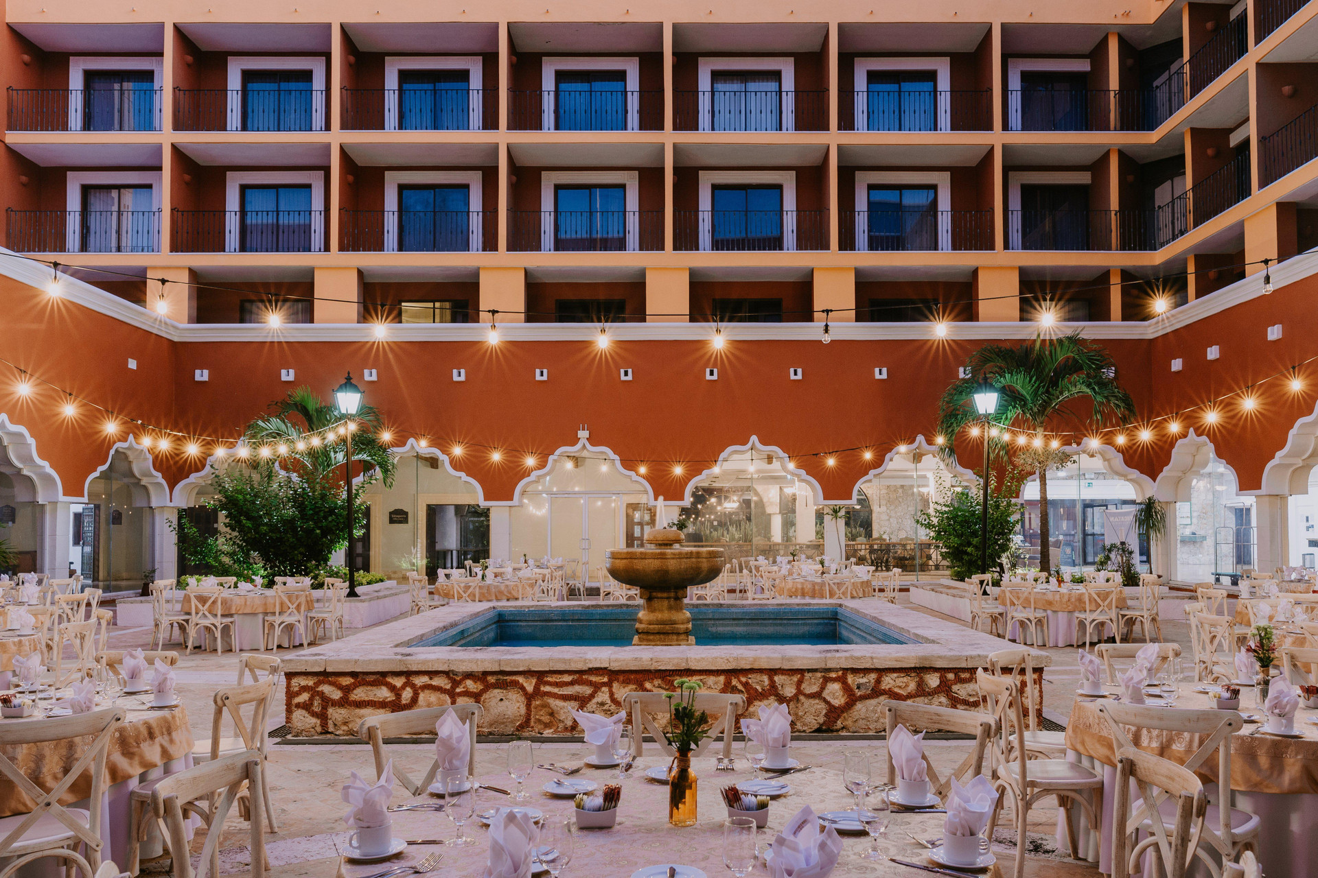 Vista Exterior Holiday Inn Merida by IHG