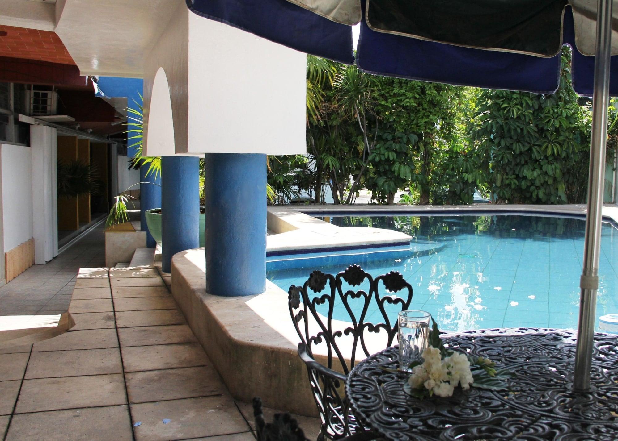 Vista Piscina Hotel Suites Elia Noemi
