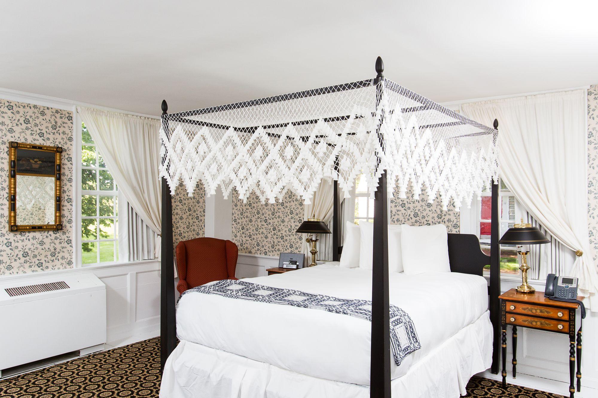 Varios Old Sturbridge Inn and Reeder Family Lodges