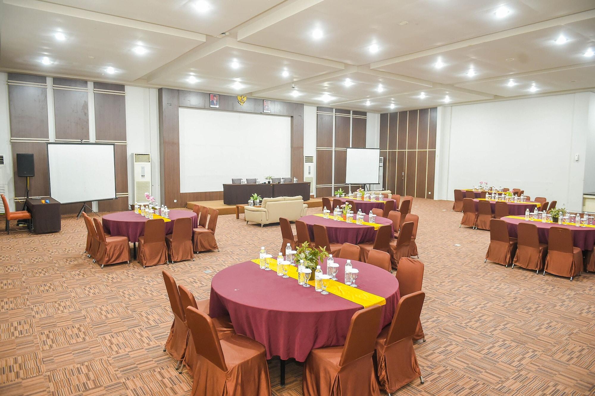 Sala de Reuniones Sahid T-More Kupang