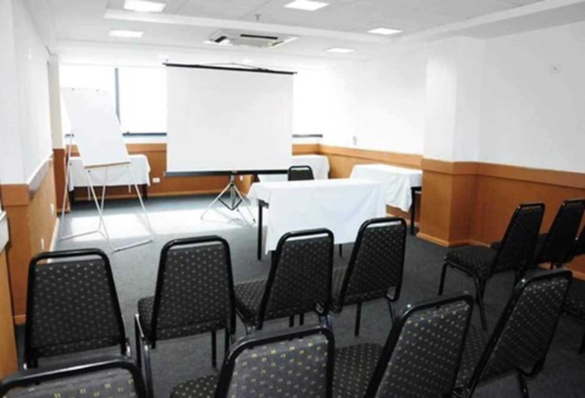 Sala de Reuniones Brasília Santana Gold Flat