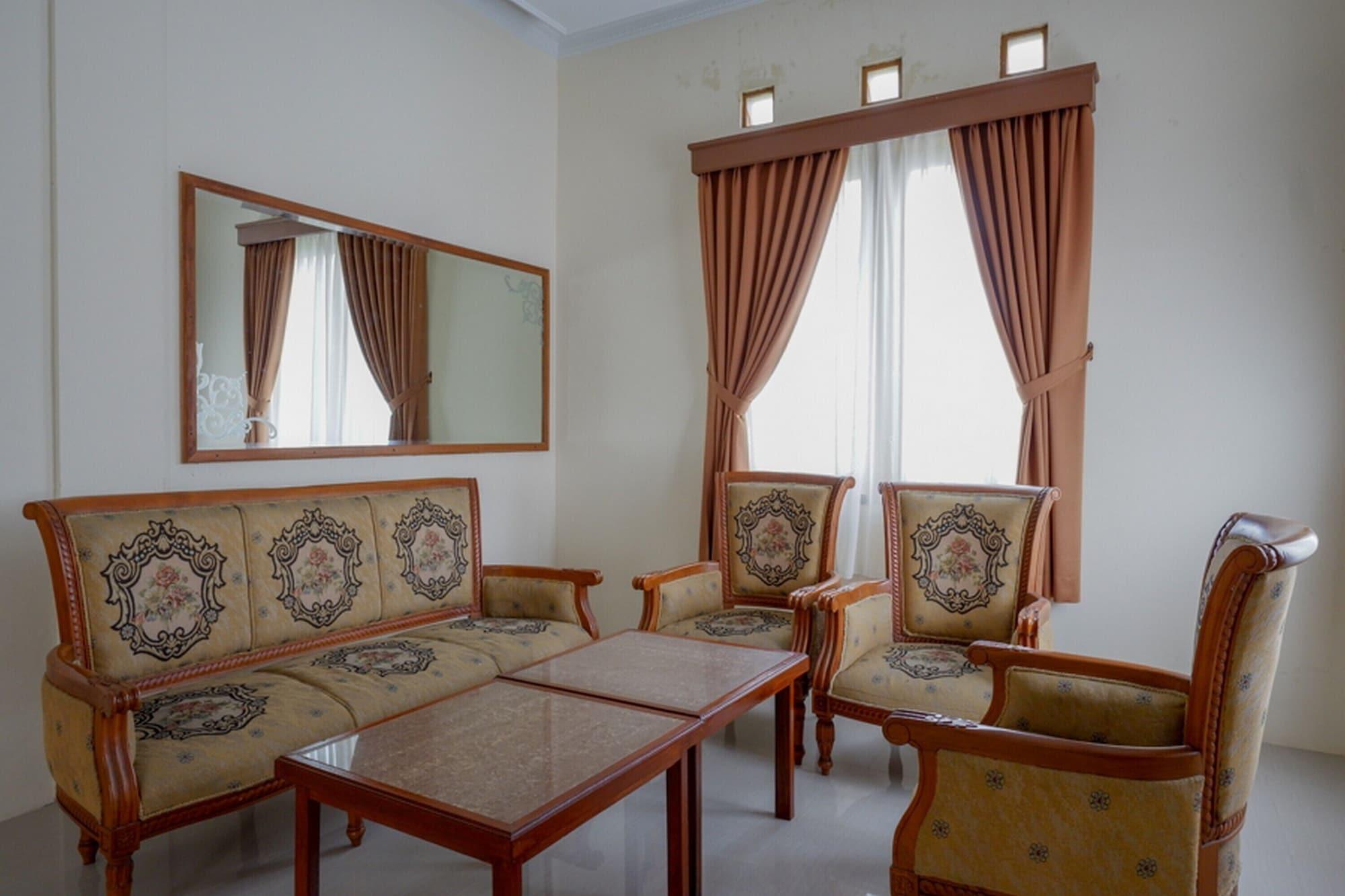 Vista Lobby RedDoorz near Stadion 45 Karanganyar