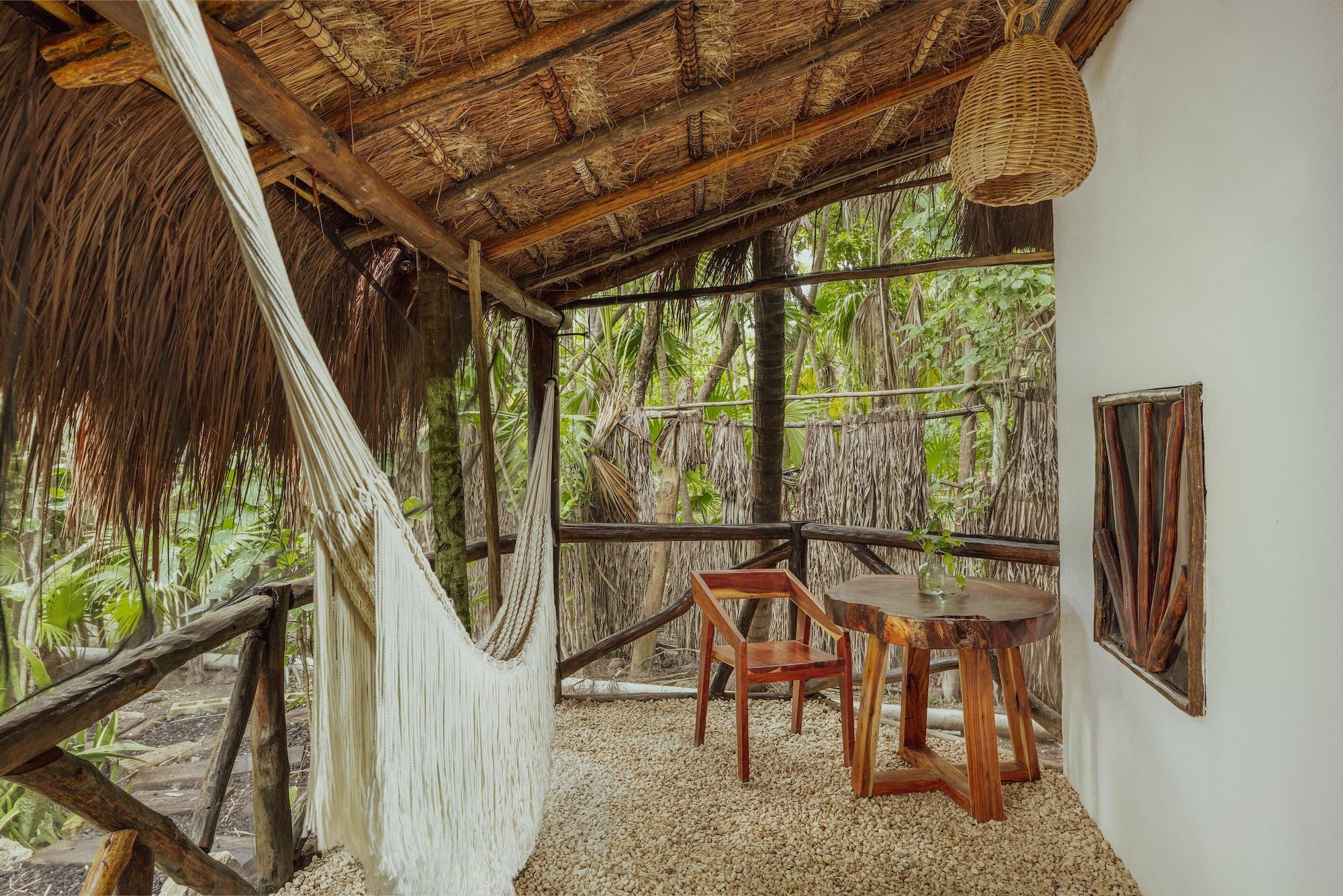 Equipamiento de Habitación Yaxchen Tulum Cabañas & Cenote
