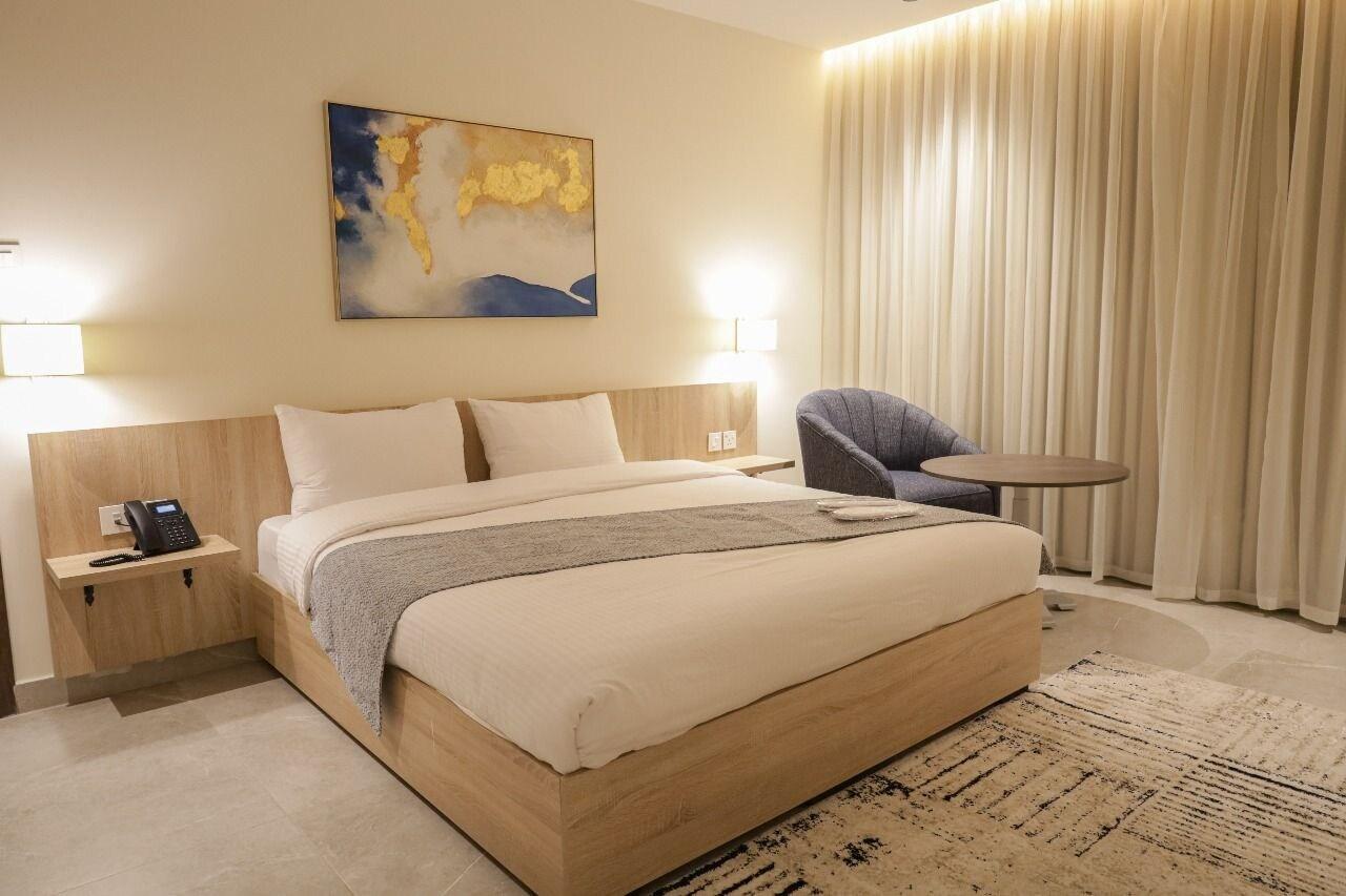 Varios ISHQ Hotel