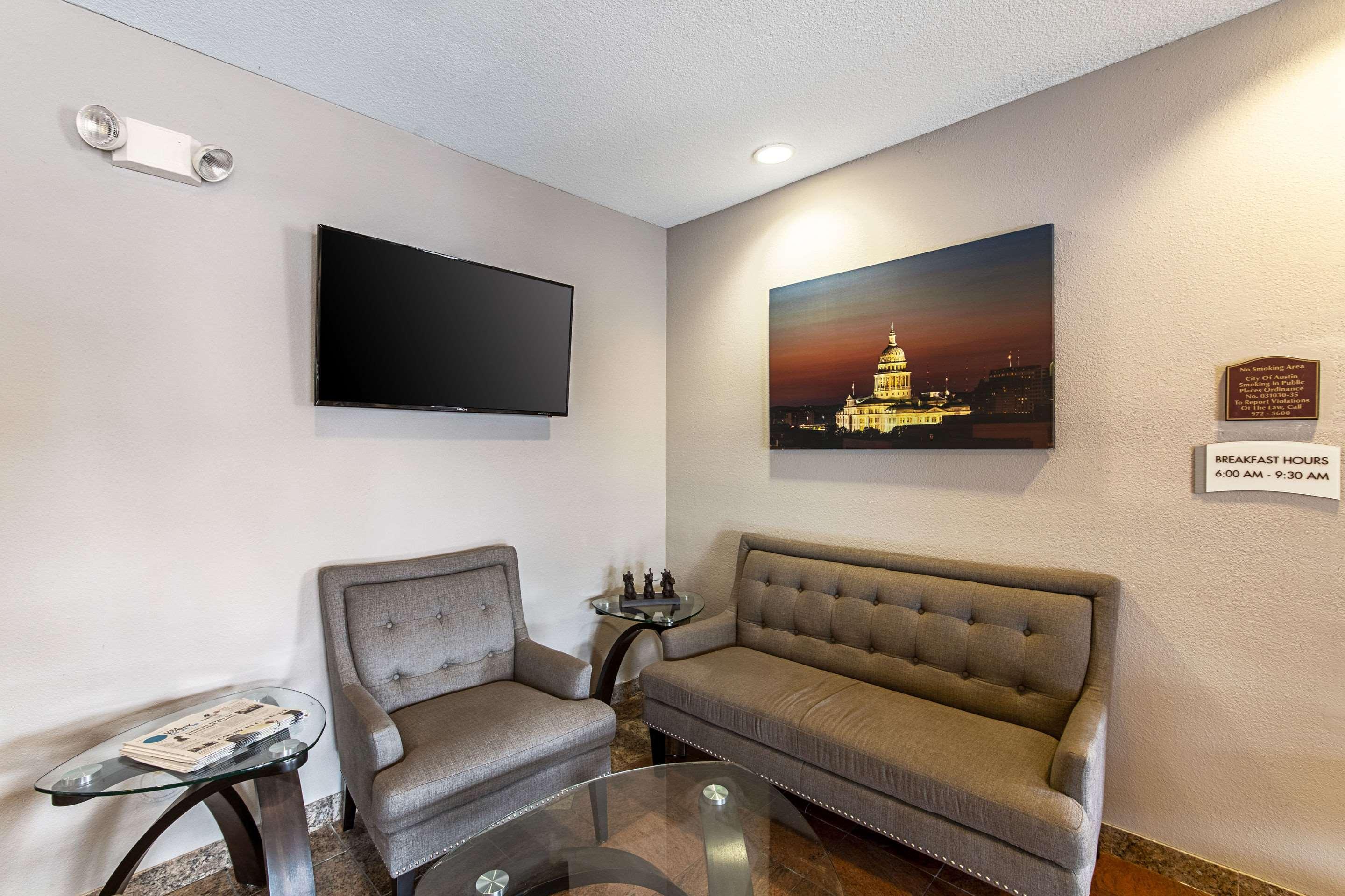 Vista Lobby Quality Suites South