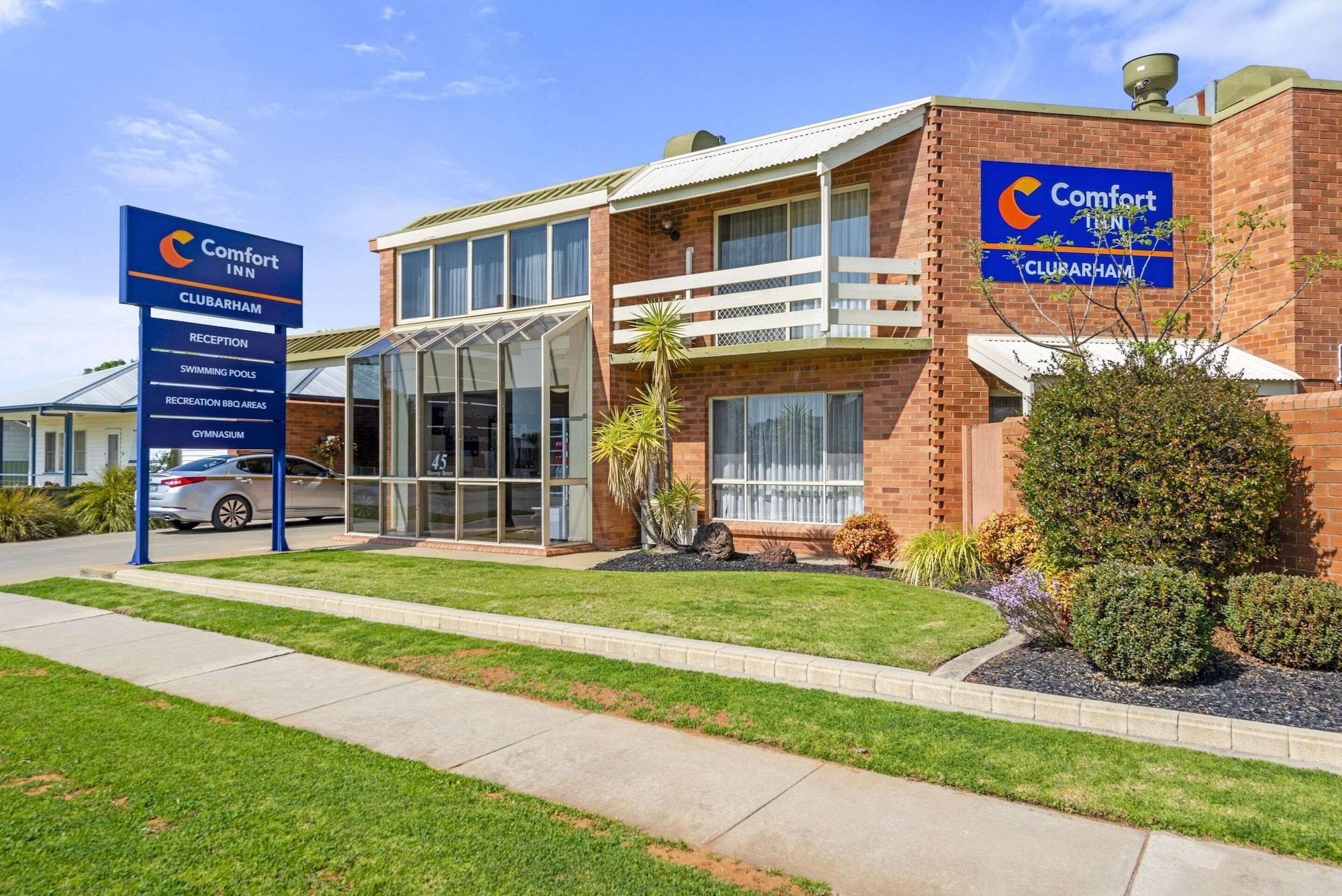 Vista Exterior Comfort Inn Clubarham
