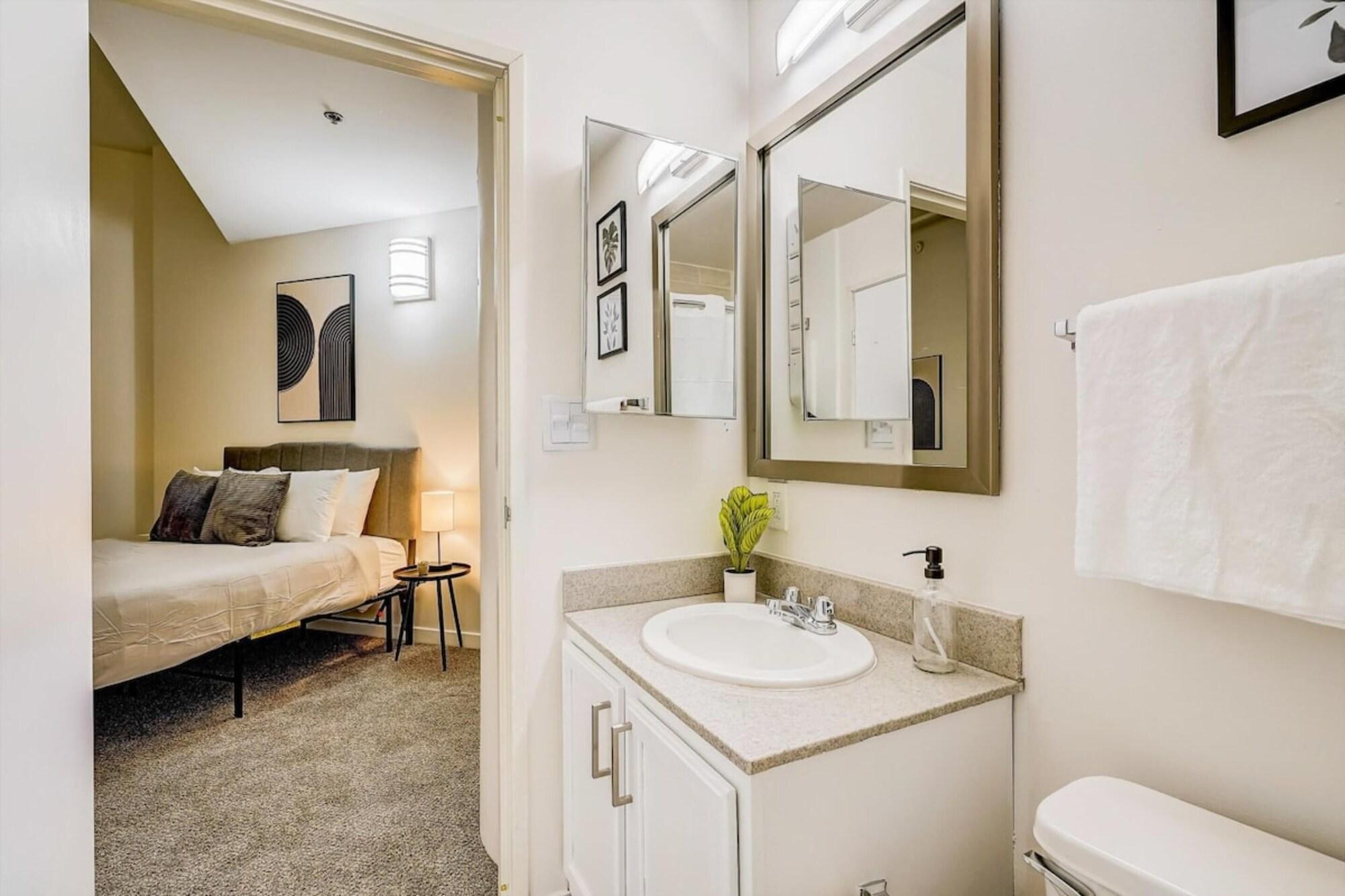 Equipamiento de Habitación CozySuites The Block Skybridge Access