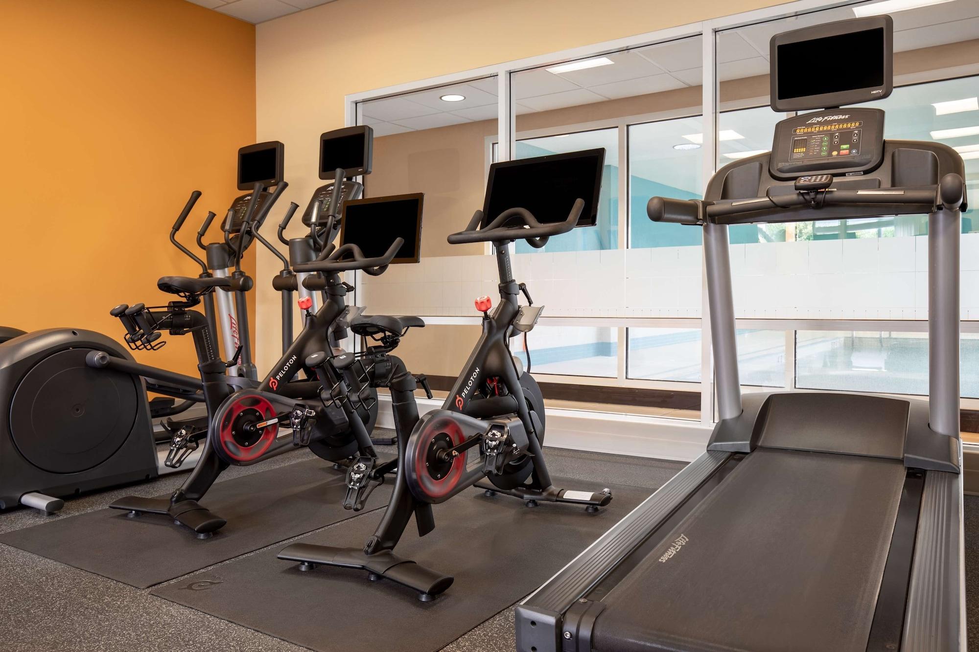 Gimnasio Hampton Inn by Hilton Toronto Airport Corporate Centre