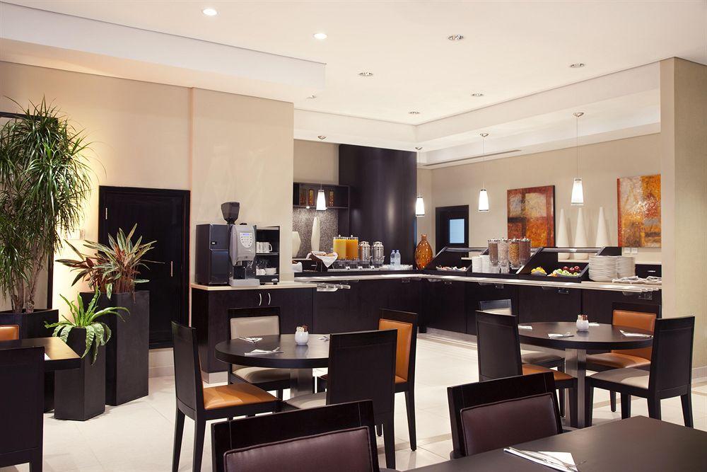 Restaurant Holiday Inn Express Dubai Safa Park