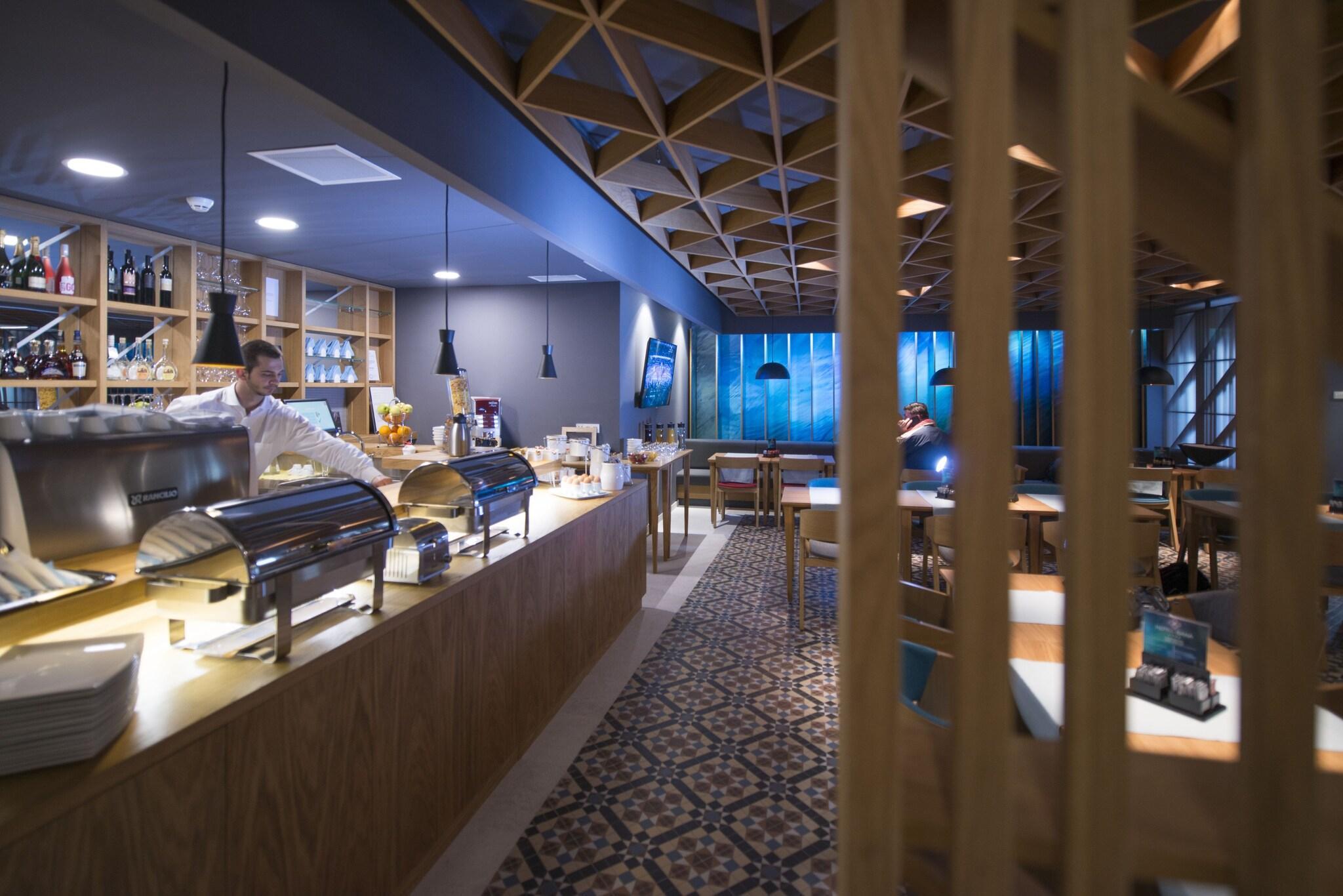 Bar/Salón Hotel Sana