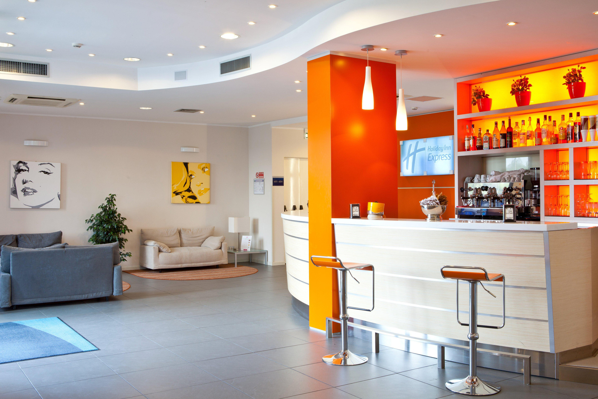 Bar/Salón Holiday Inn Express Reggio Emilia by IHG