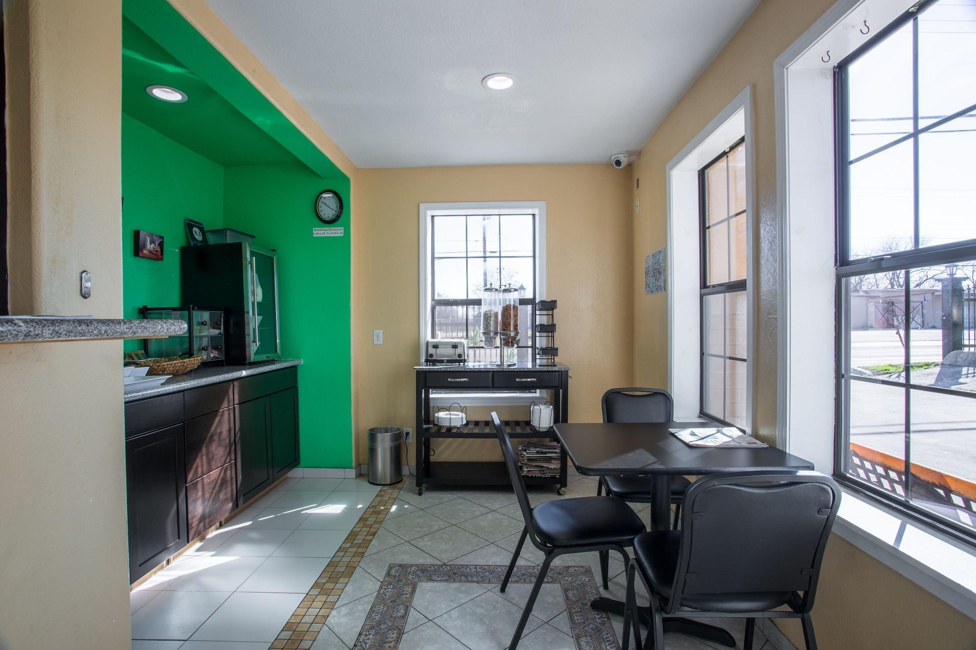 Restaurant Pinn Road Inn and Suites
