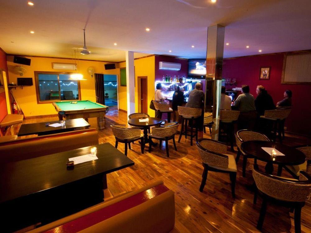 Bar/Salón Sundance Inn & Saloon
