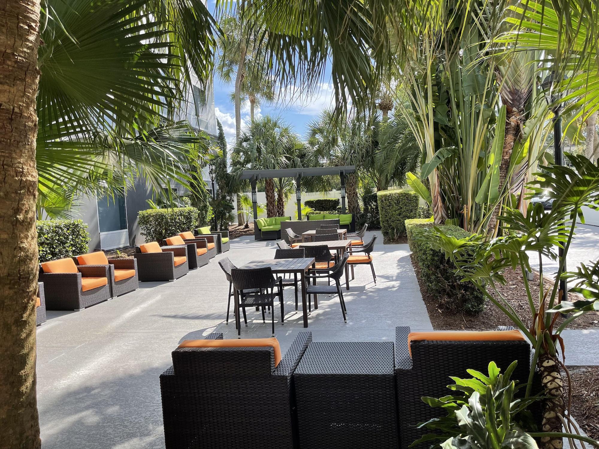 Comodidades del Alojamiento Courtyard by Marriott across Universal Orlando
