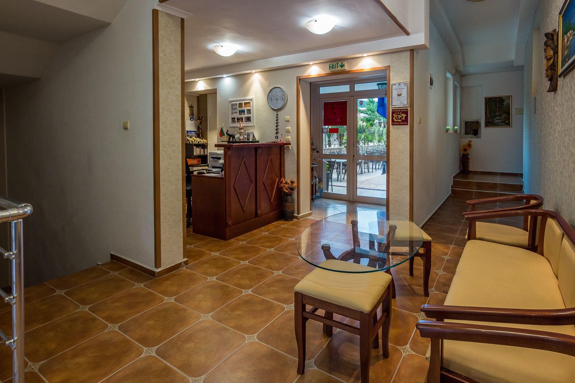Vista Lobby Venera Hotel