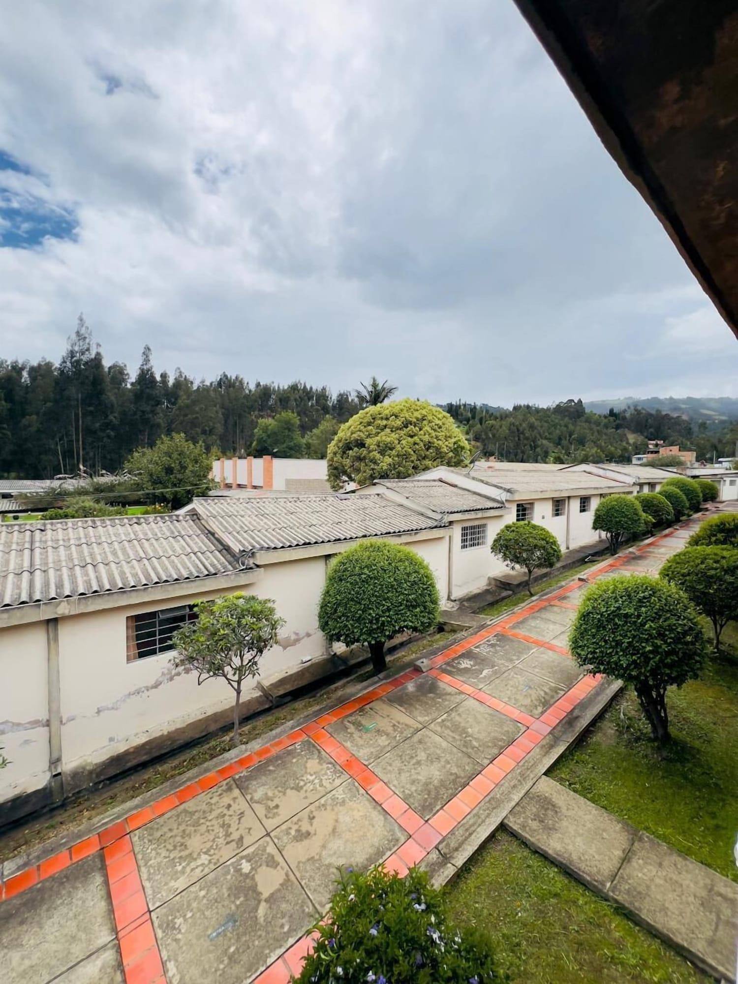 Vista Exterior Hotel Villa Vianney