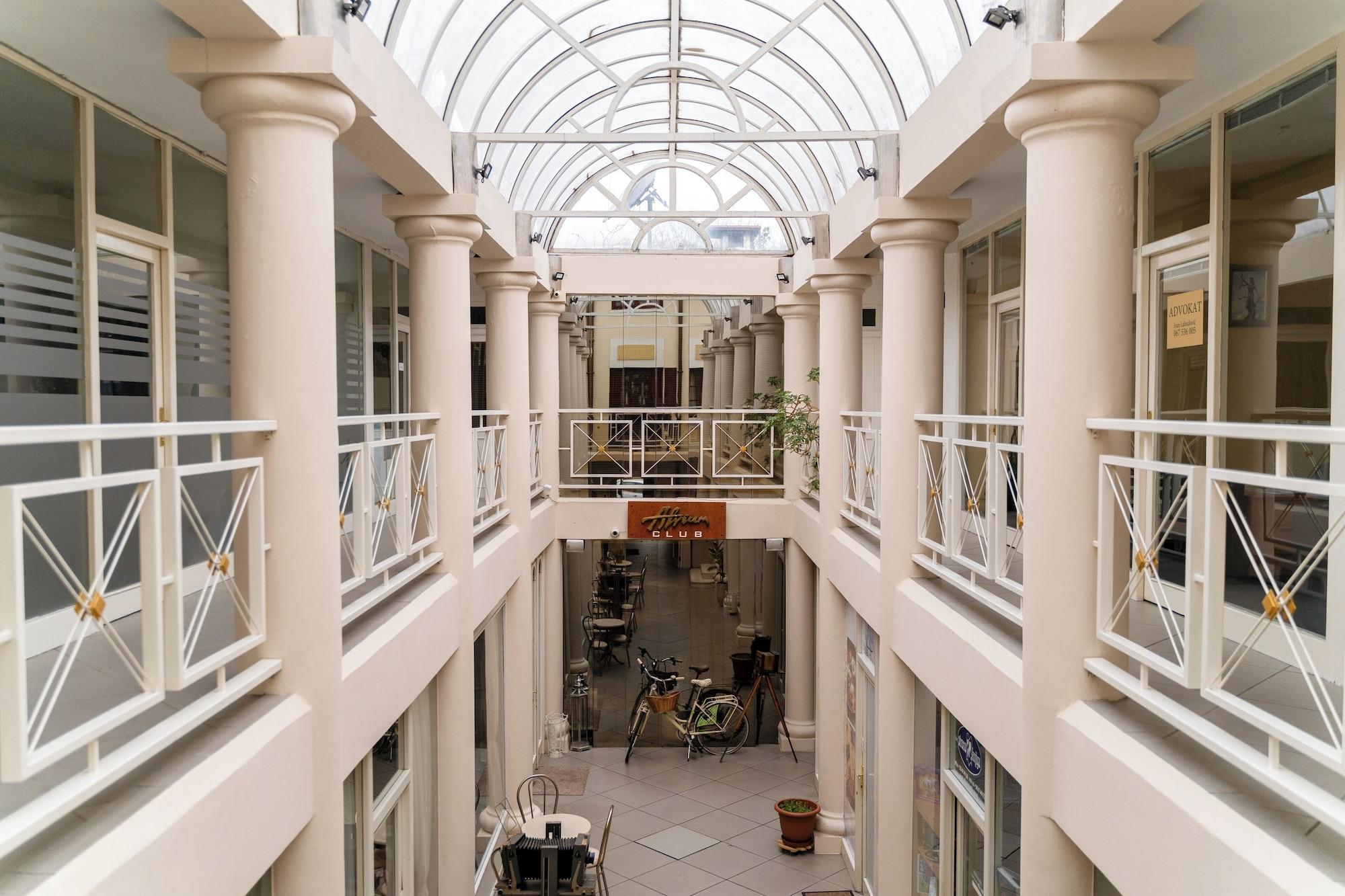 Vista Exterior Hotel Atrium