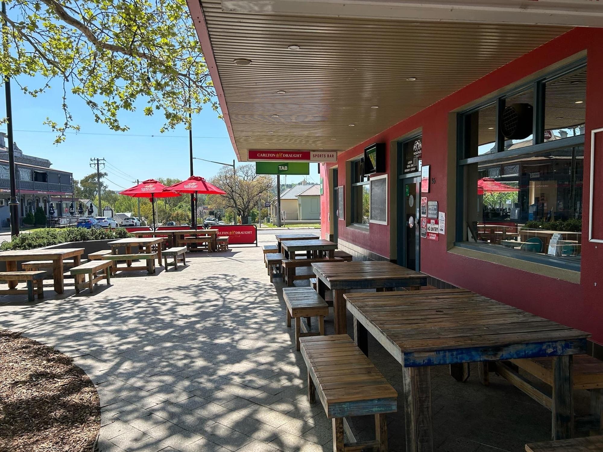 Varios Woolpack Hotel Tumut