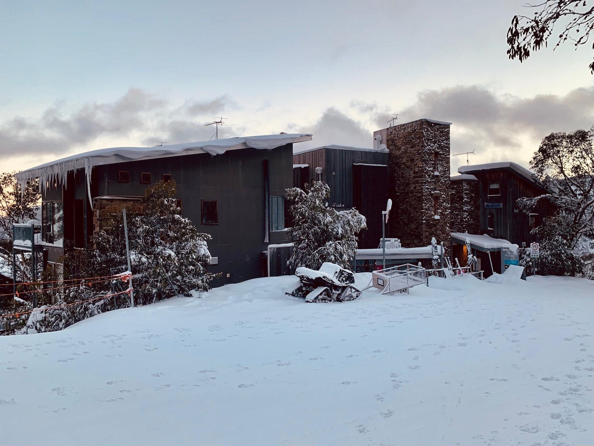 Vista Exterior Frueauf Village