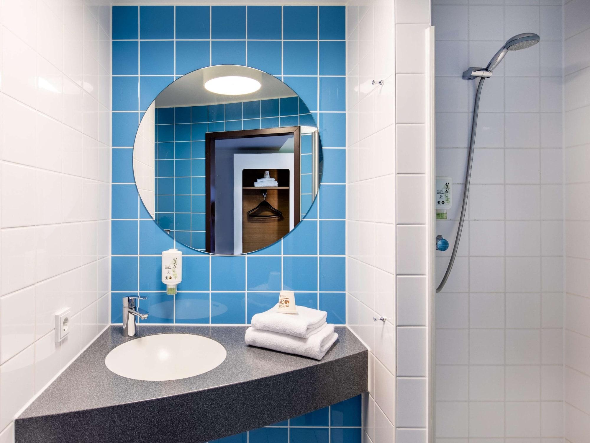 Equipamiento de Habitación B&B Hotel Hamburg-Wandsbek