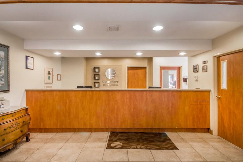 Vista Lobby Quality Inn & Suites Pryor