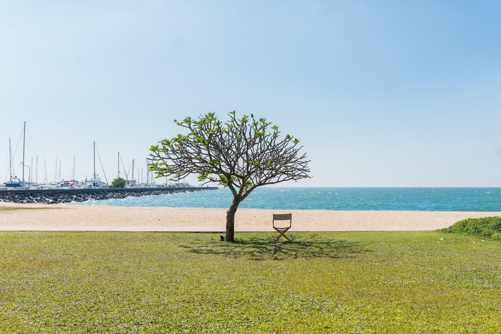 Vista Exterior Botany Beach Resort Pattaya