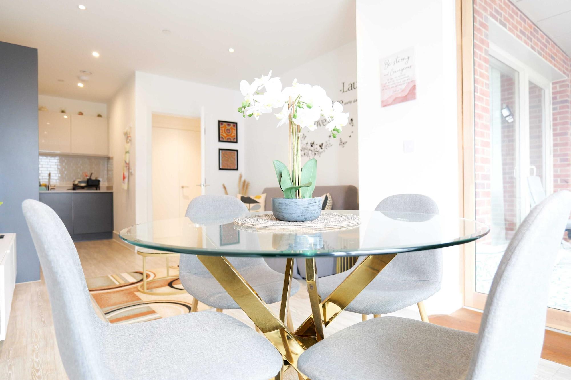 Restaurant Abbey Nest 1 Bed 1 Bath Apartment