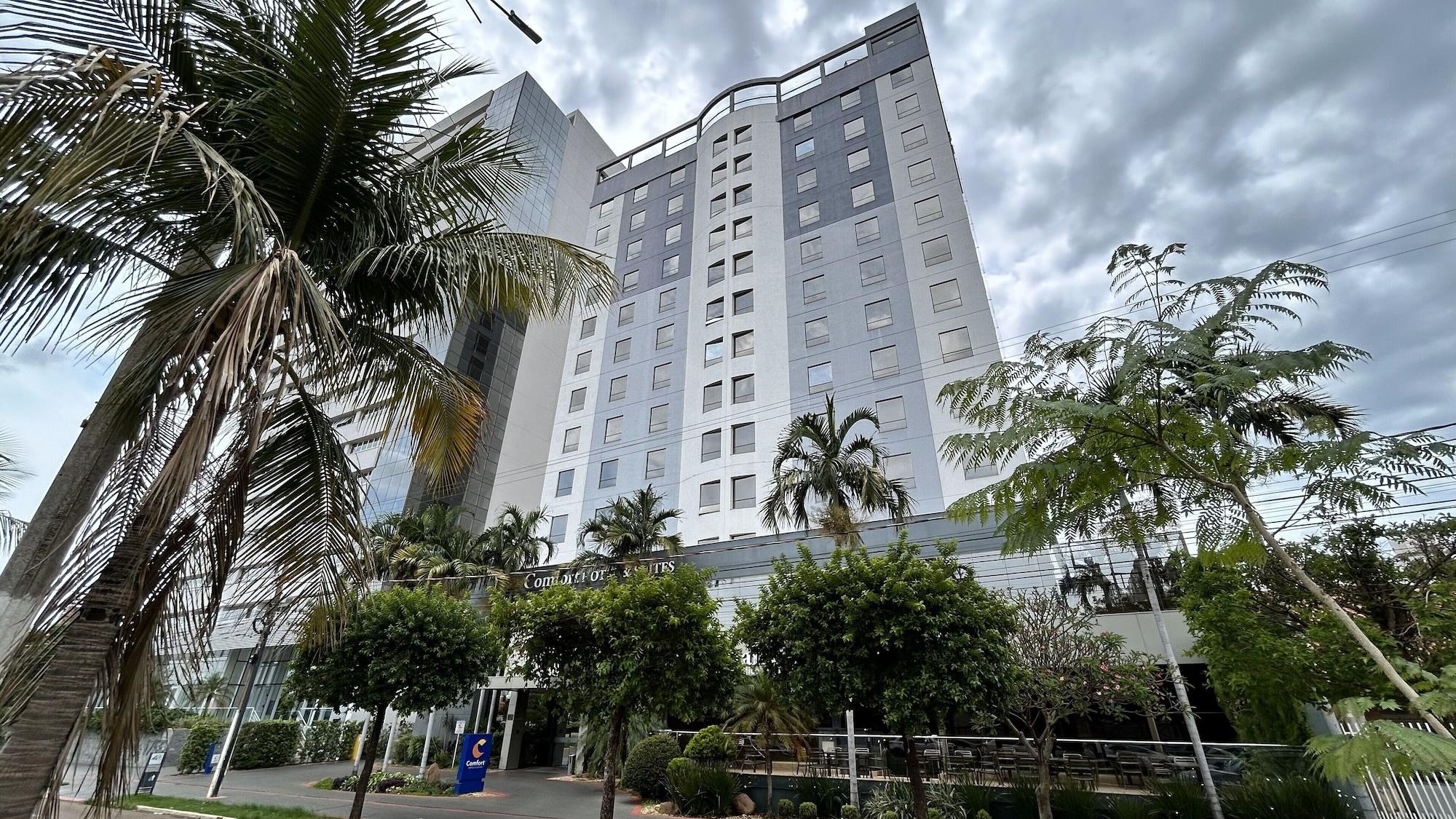 Vista Exterior Comfort Hotel & Suites Rondonopolis