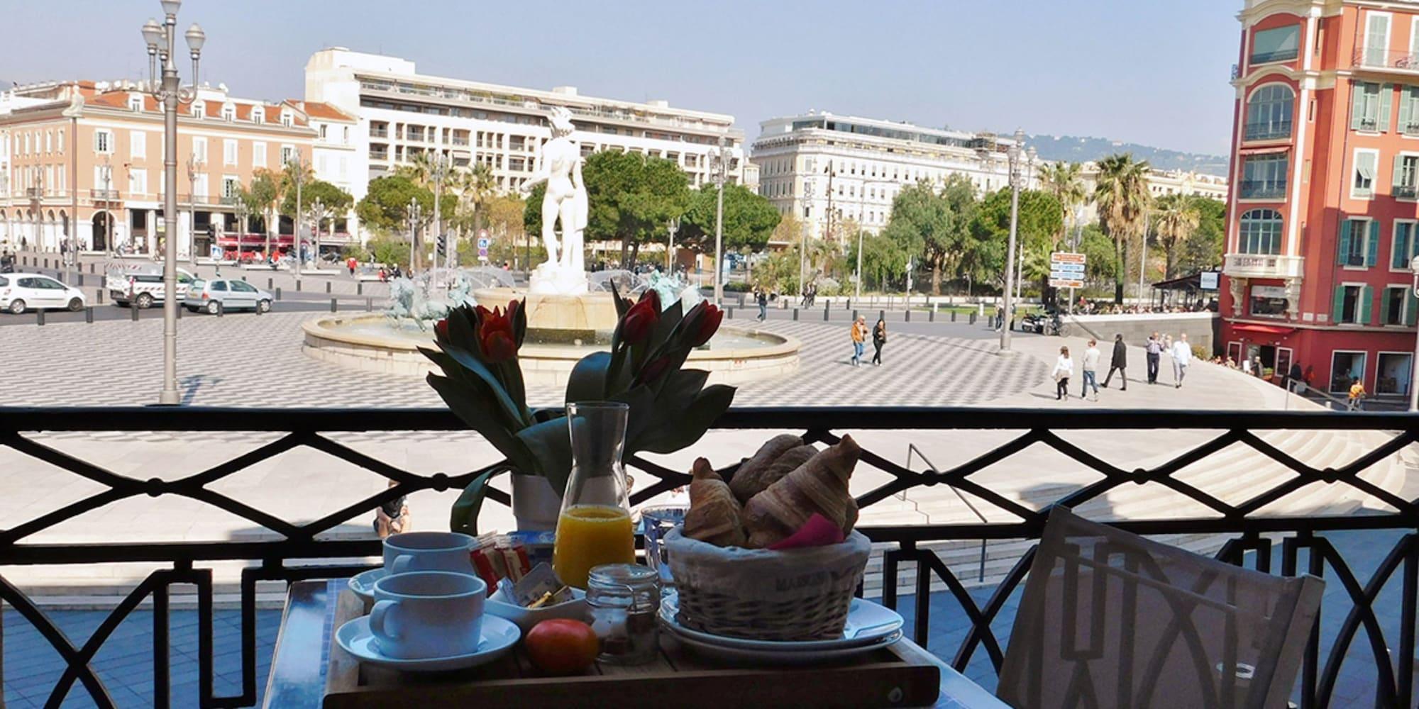 Varios Hotel De La Mer