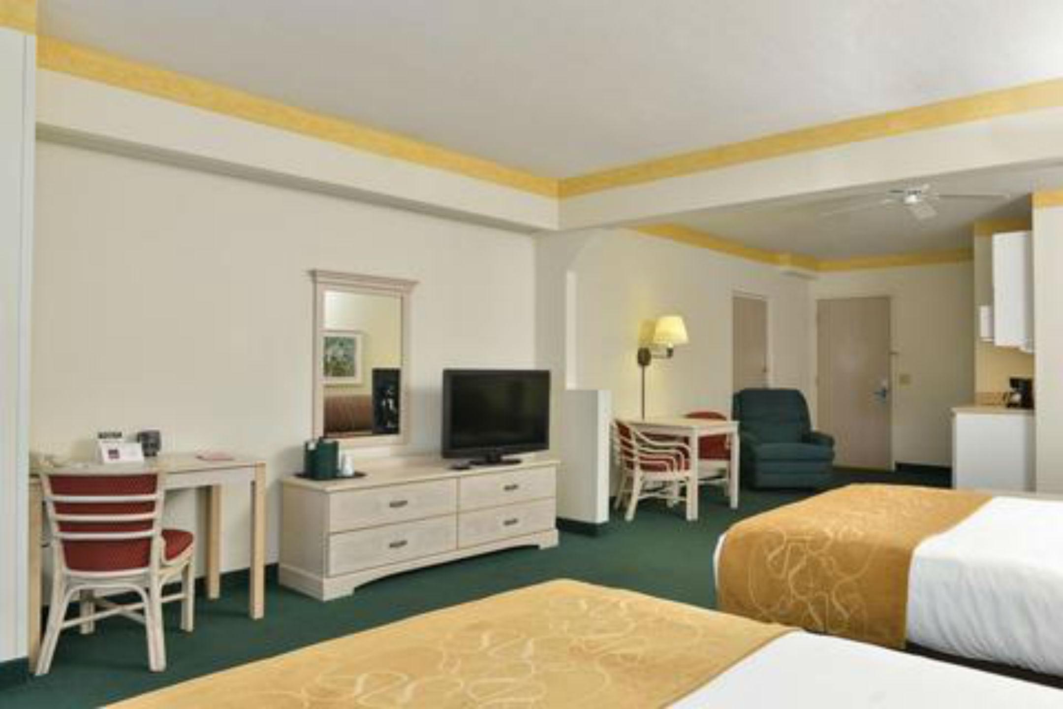Hotel Comfort Suites Maingate East