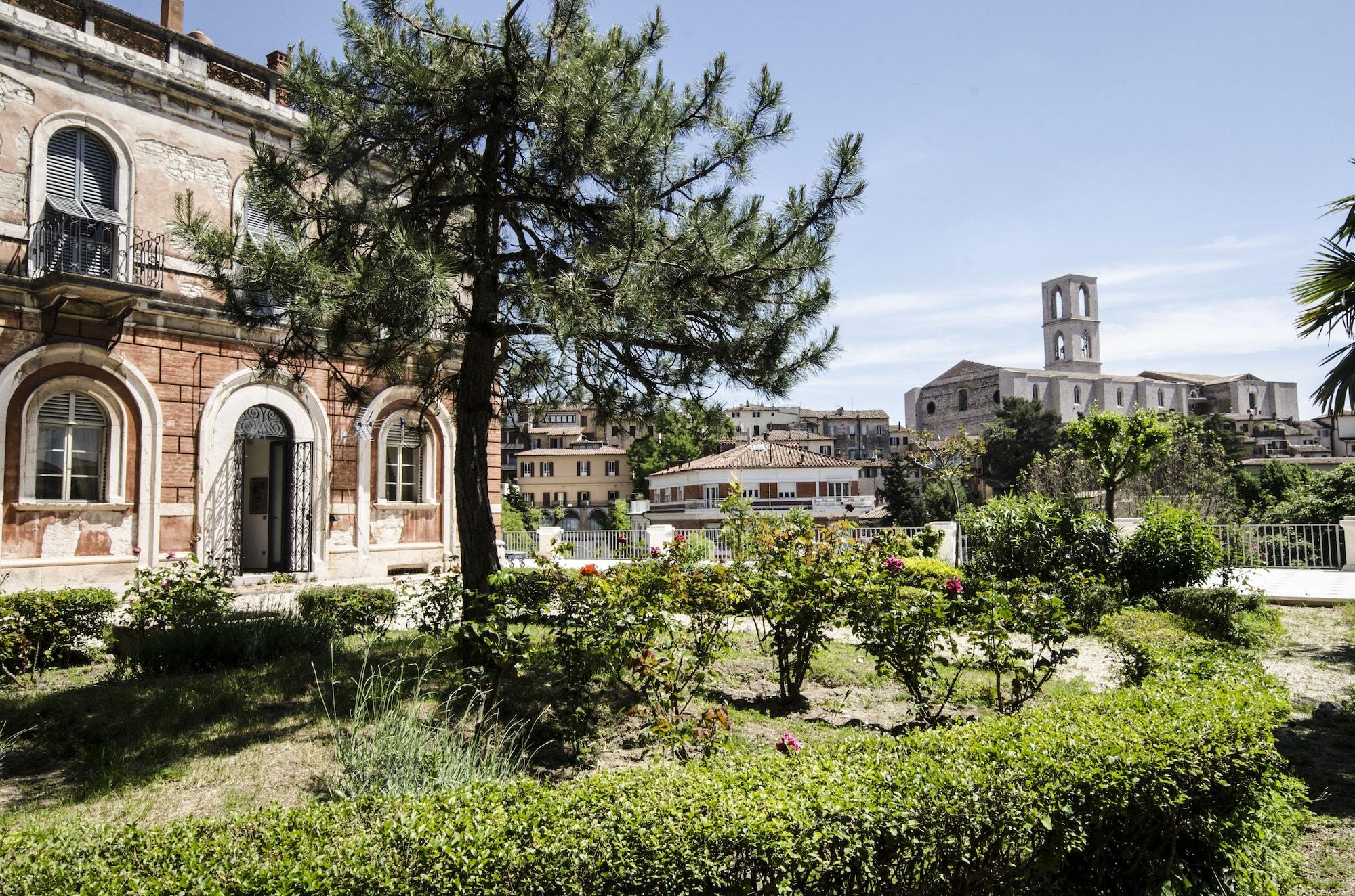 Varios Hotel Iris