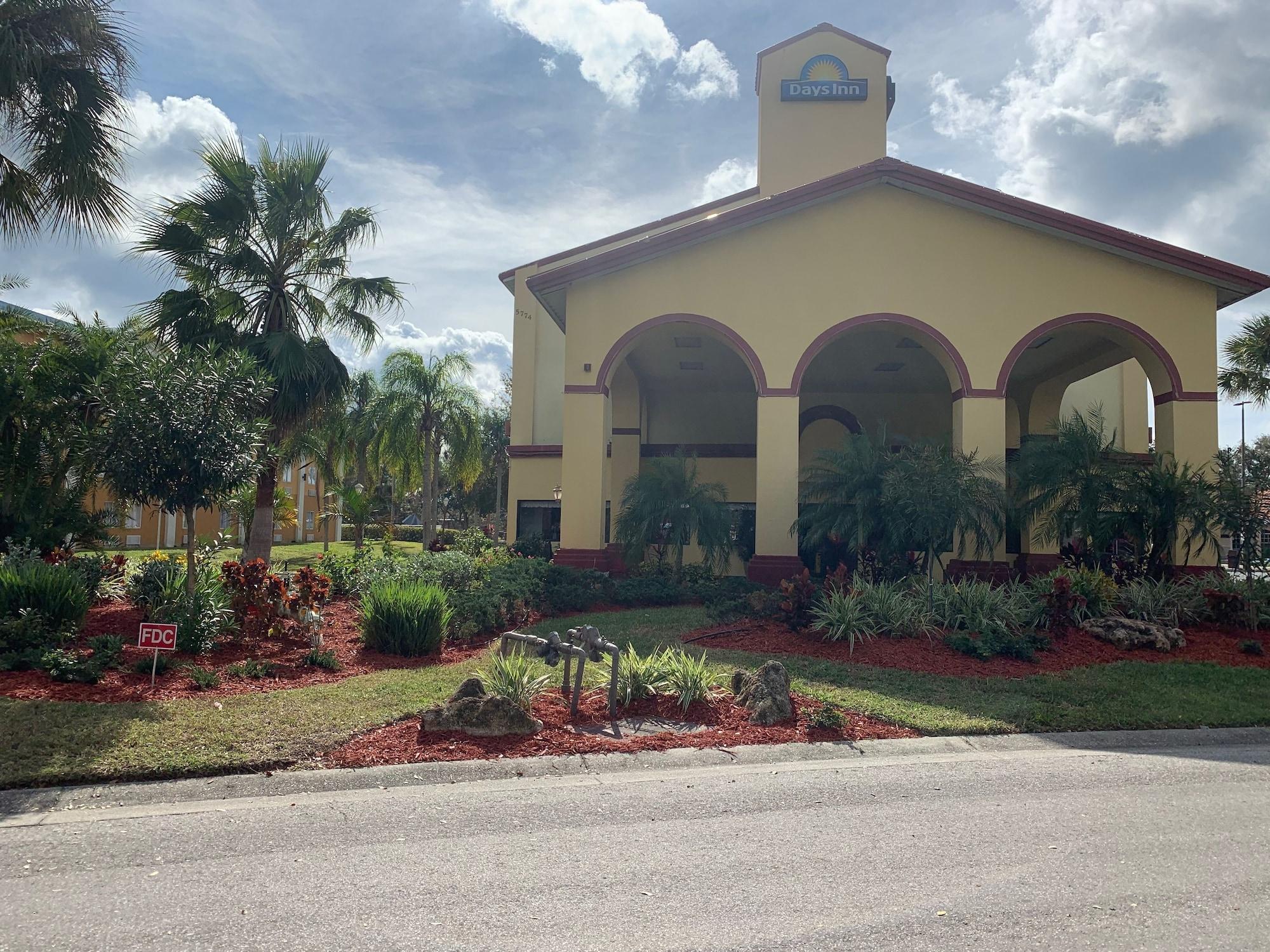 Vista Exterior Days Inn by Wyndham Sarasota I-75