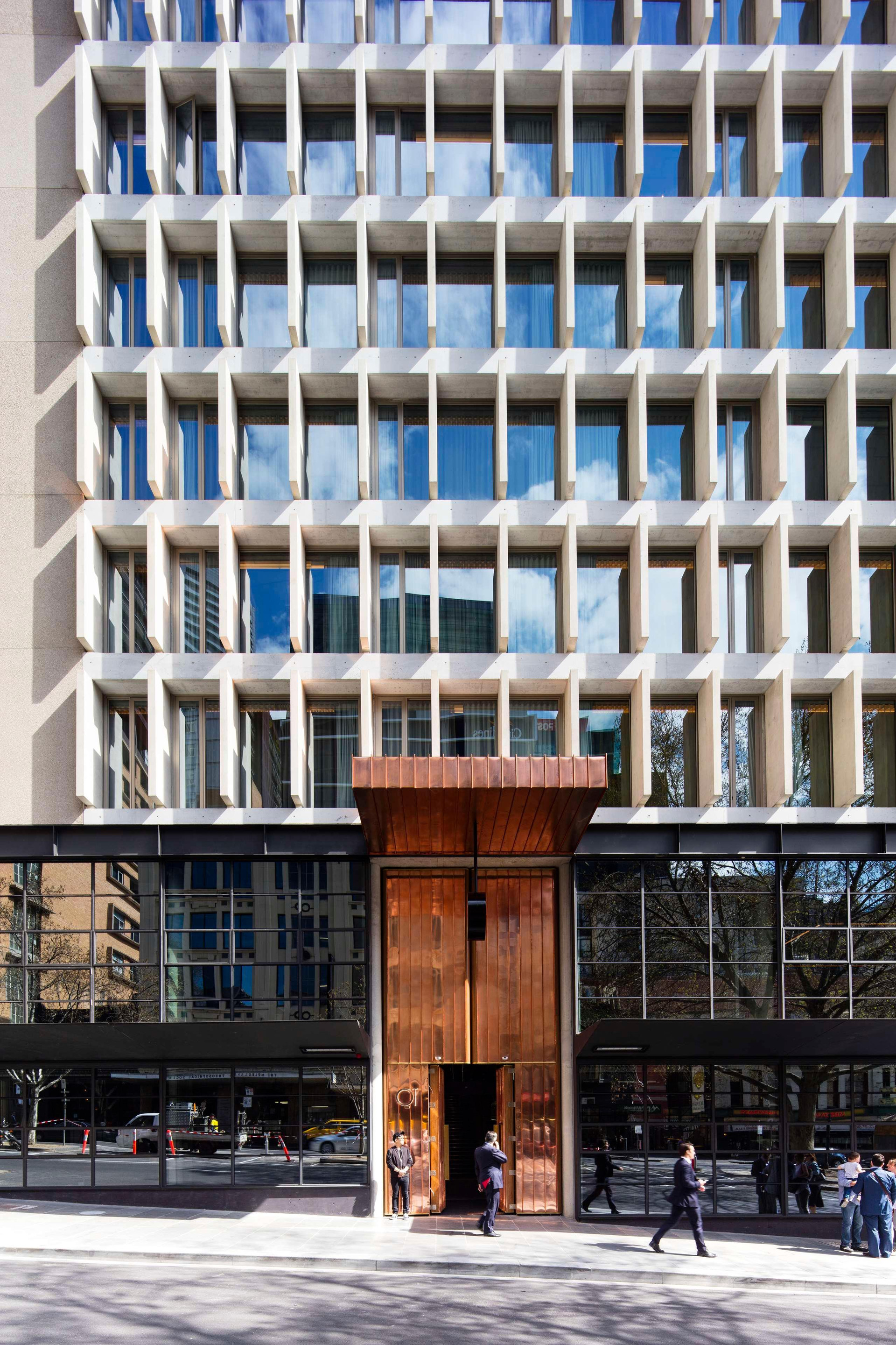 Vista Exterior QT Melbourne