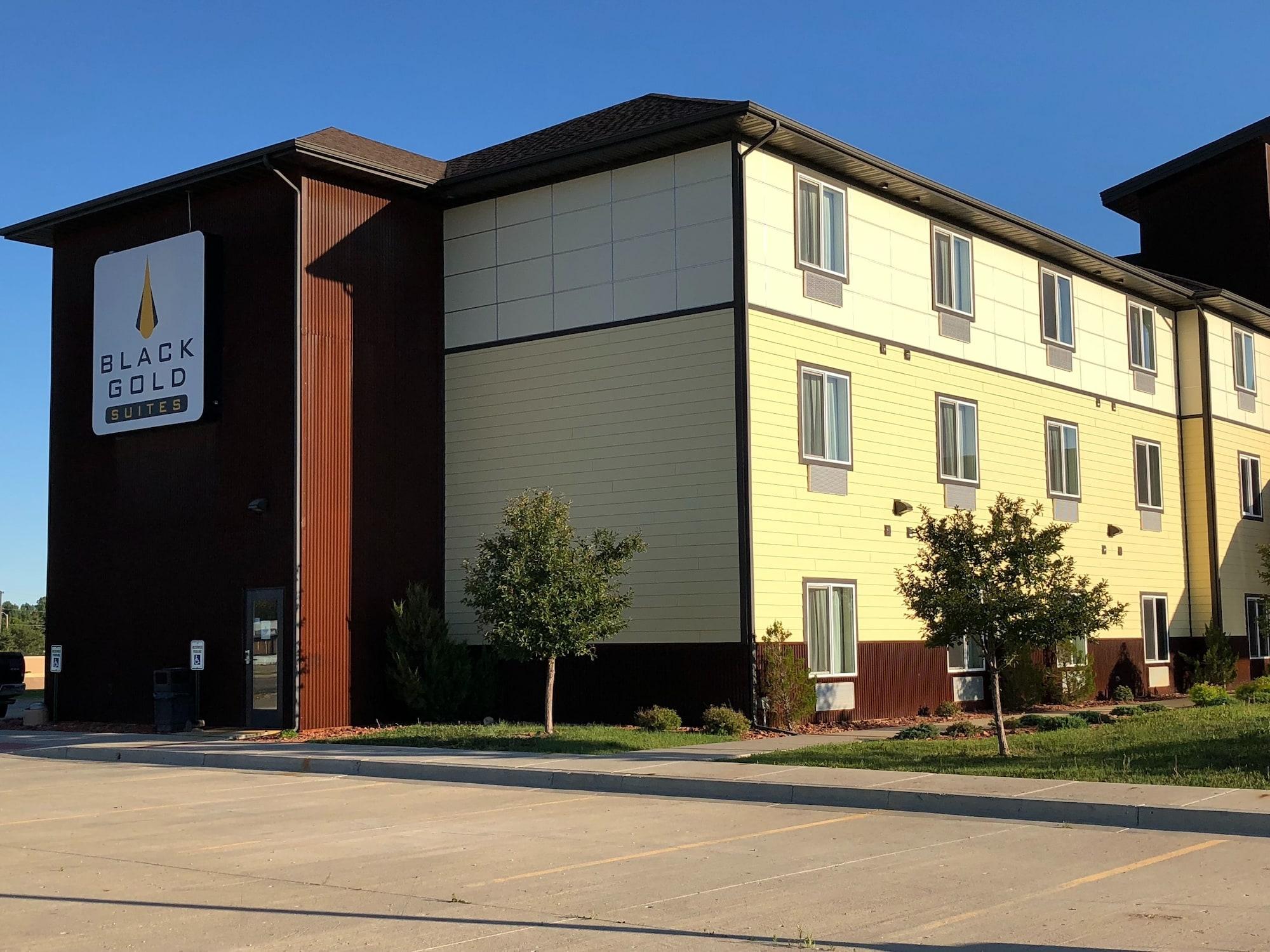 Vista Exterior Black Gold Suites Tioga