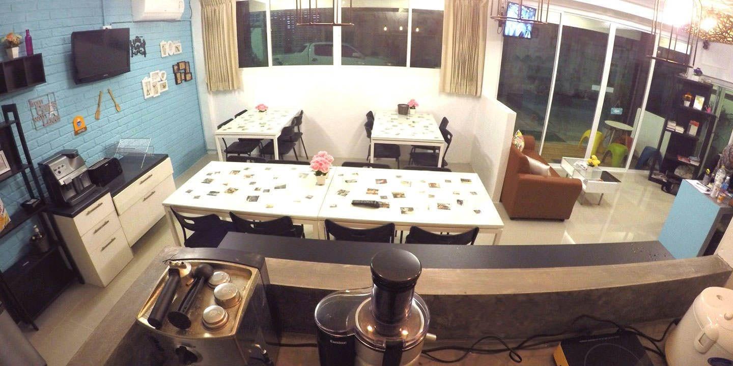 Bar/Salón At We Patong hostel