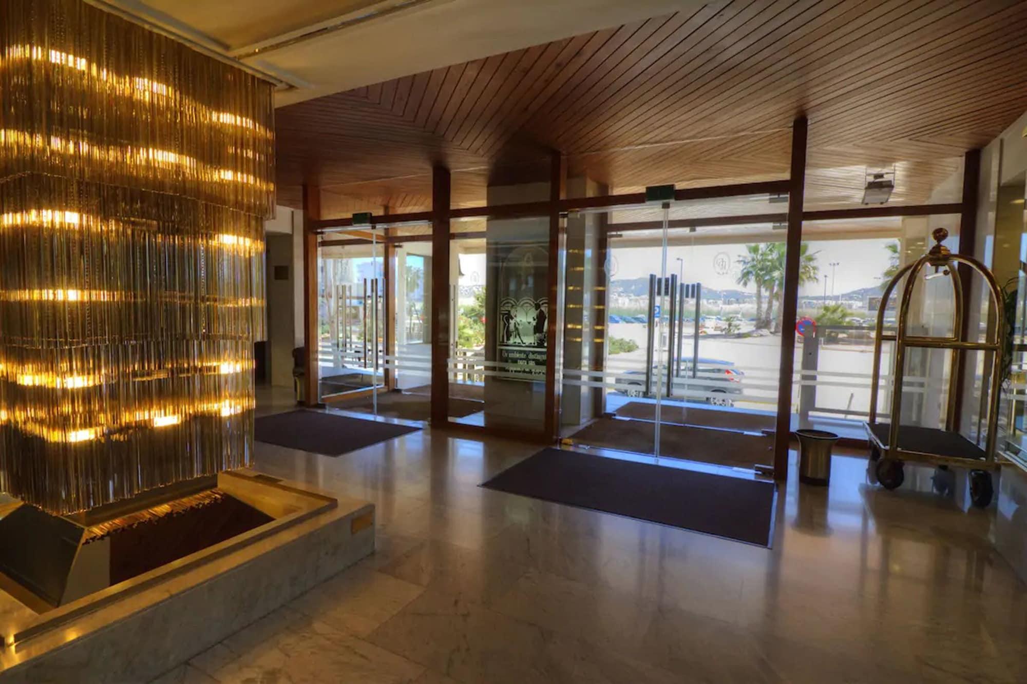 Vista Lobby Hotel Royal Plaza