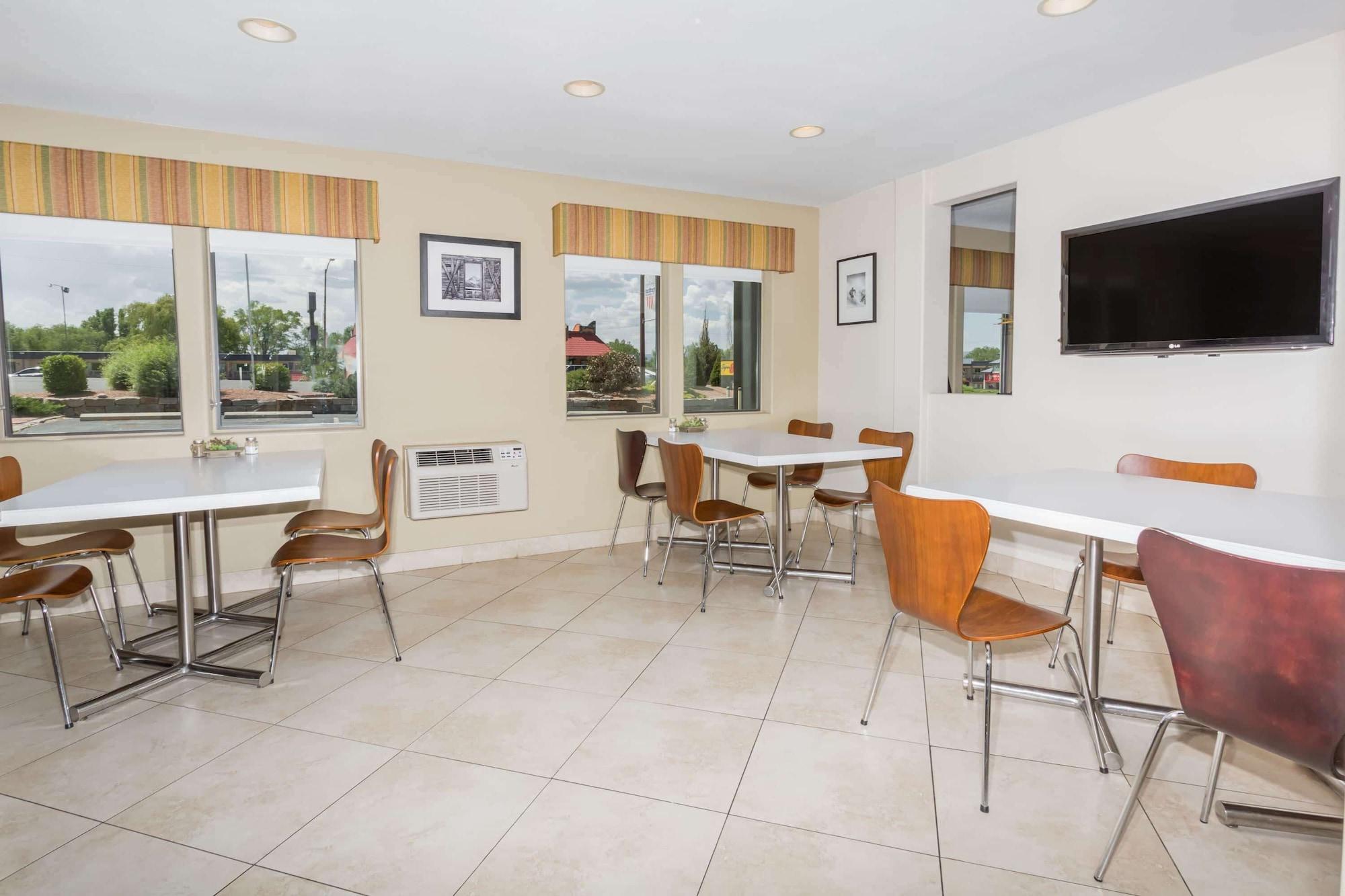 Restaurant Super 8 by Wyndham Montrose