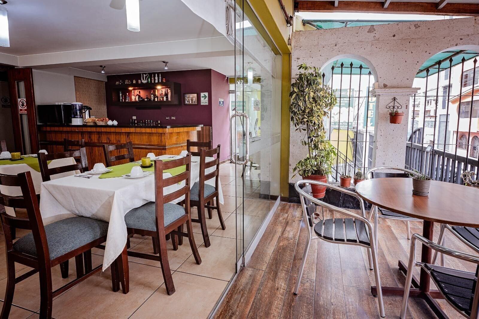 Bar/Salón Hotel San Felipe Suites