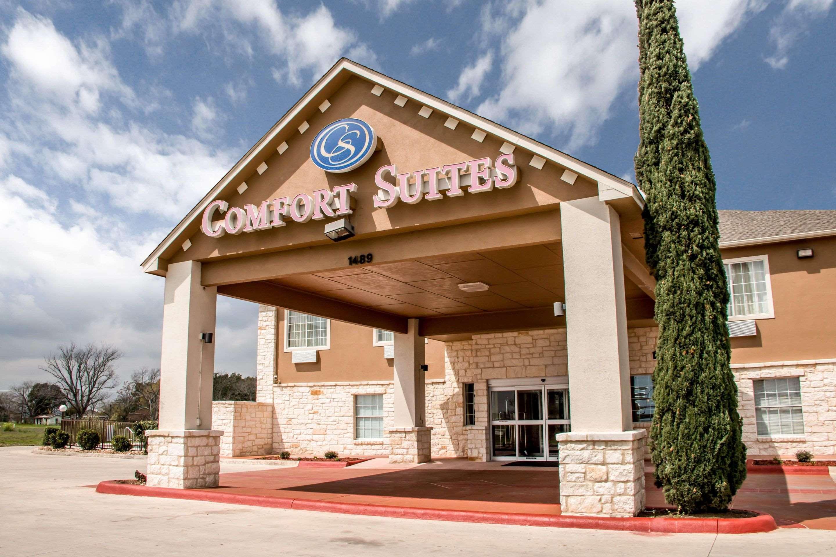 Vista Exterior Comfort Suites - New Braunfels