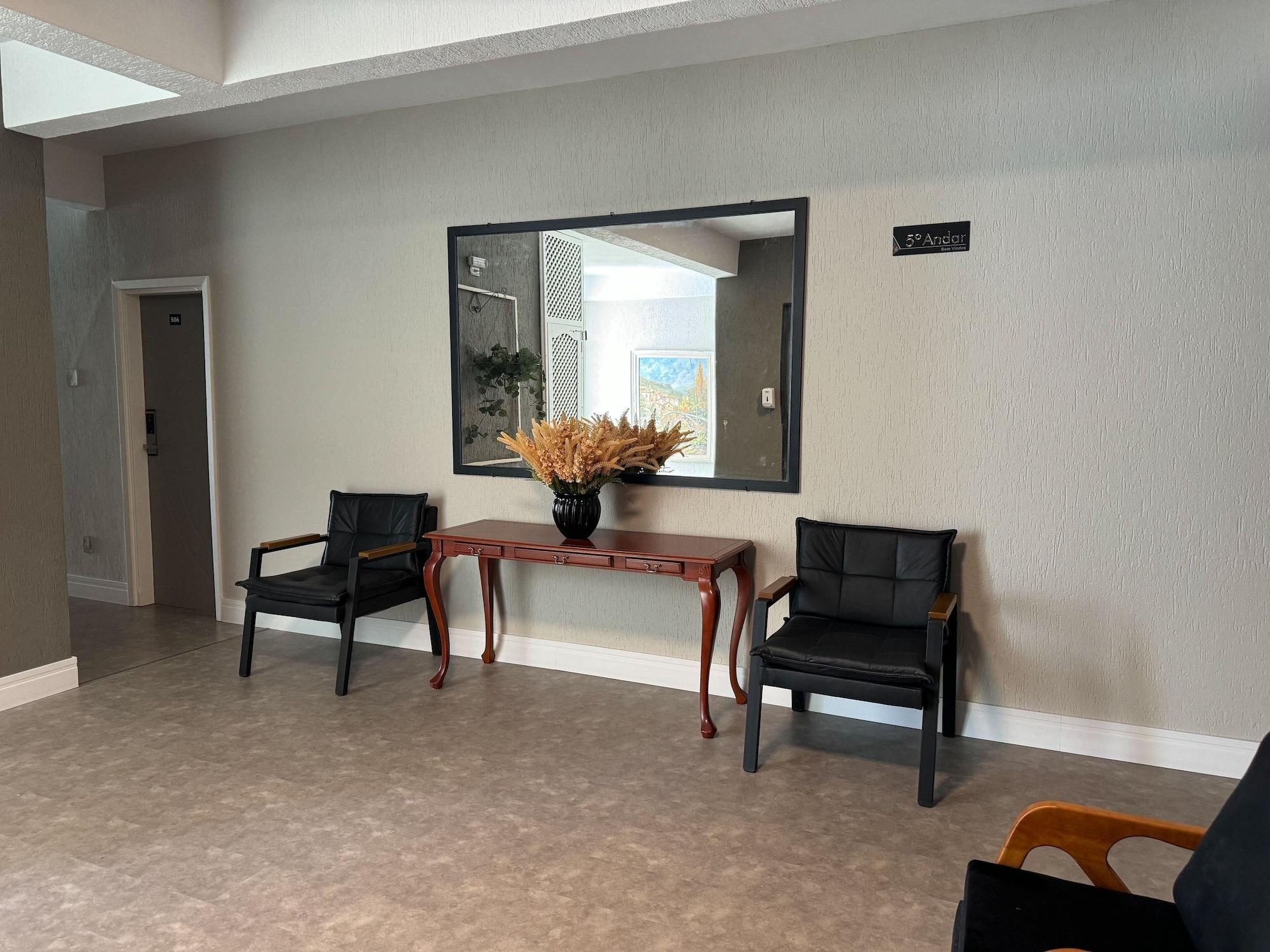 Varios Imperador Hotel