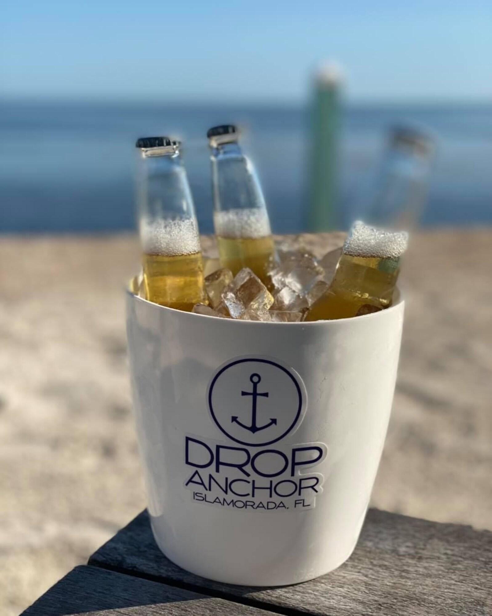 Bar/Salón Drop Anchor