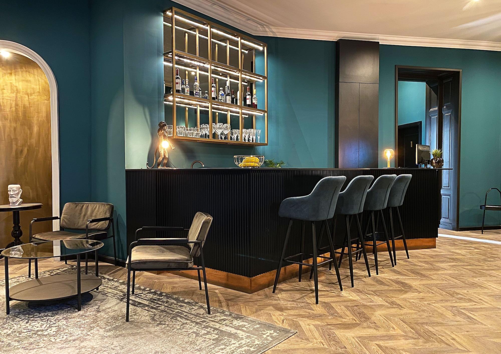 Vista Lobby Rumor Rooms