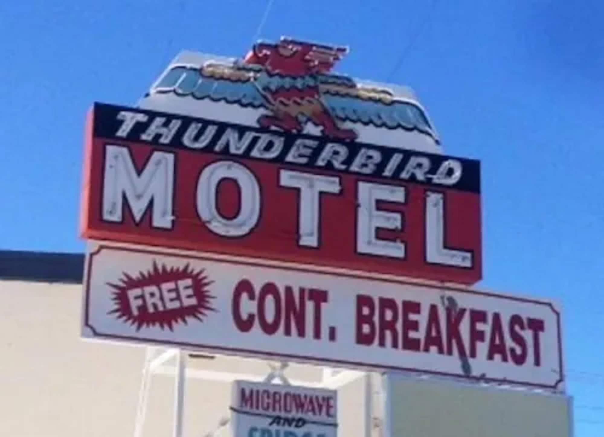 Vista Exterior Thunderbird Motel