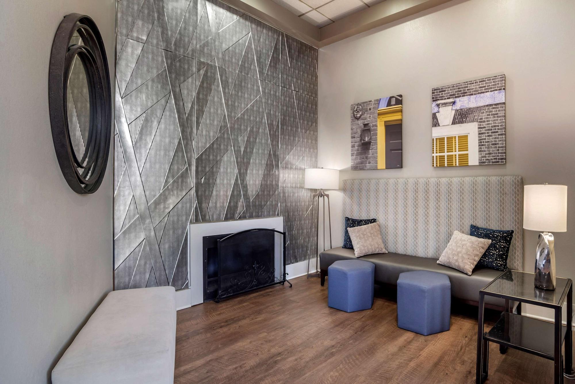 Vista Lobby Best Western Plus Philadelphia Airport S. At Widener Univ.