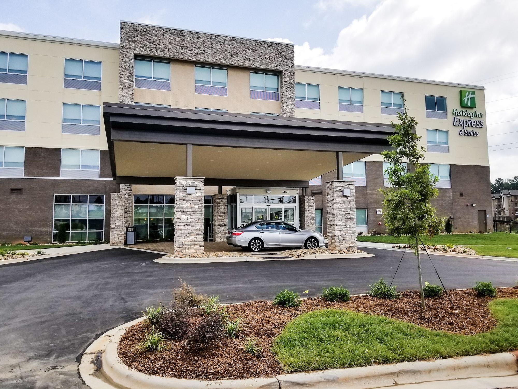 Vista Exterior Holiday Inn Express & Suites Charlotte NE - University Area by IHG