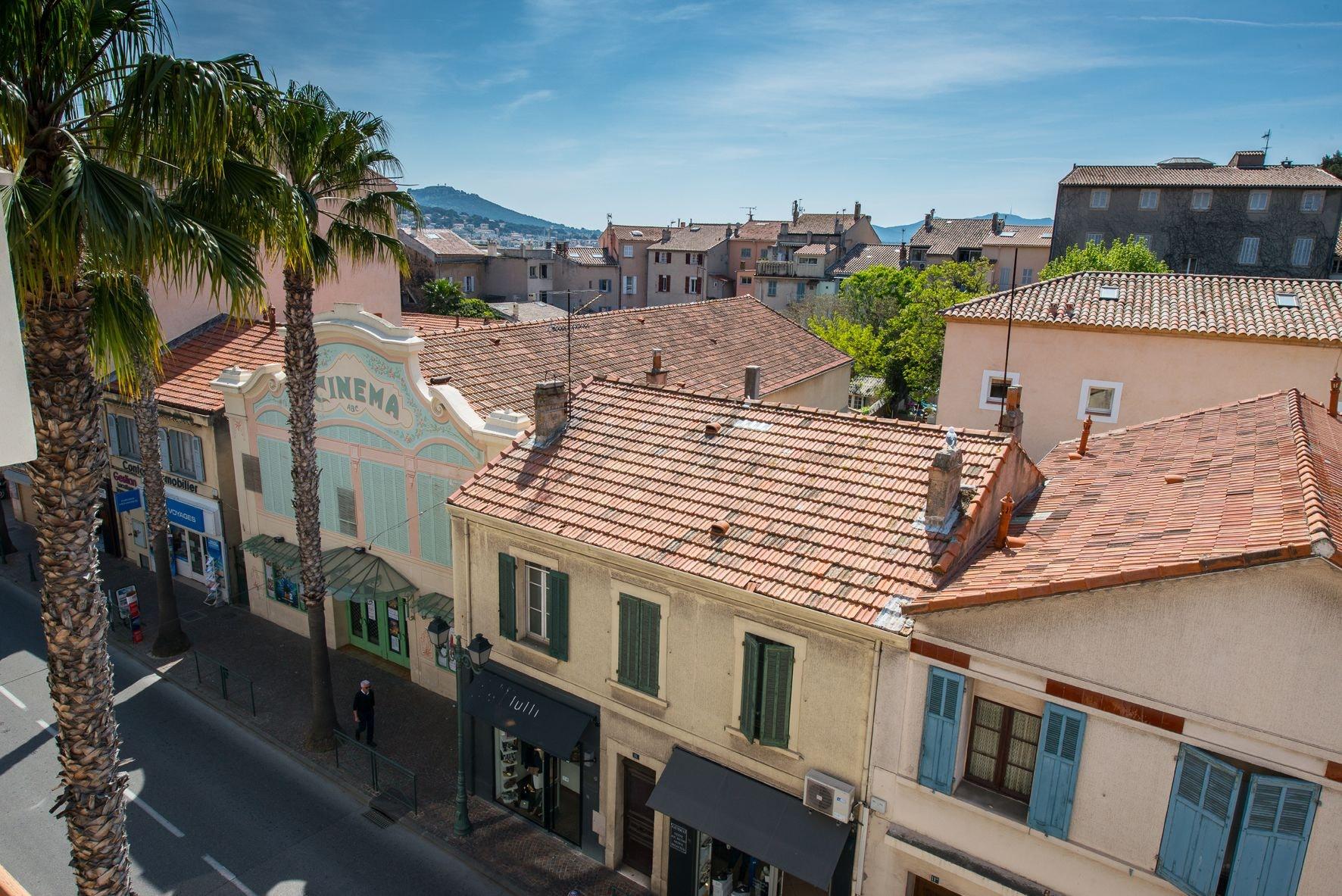 Vista Exterior Hôtel Holidays & Work