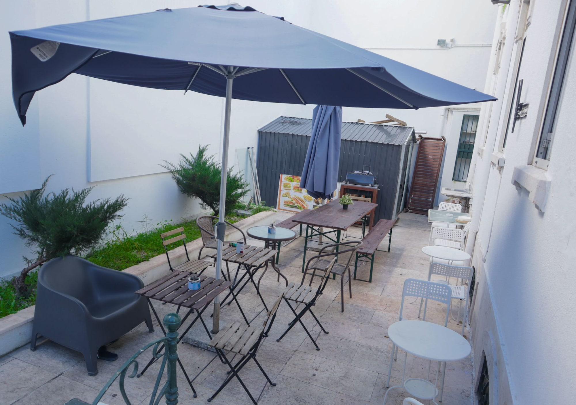 Vista Exterior White House Lisbon Hostel