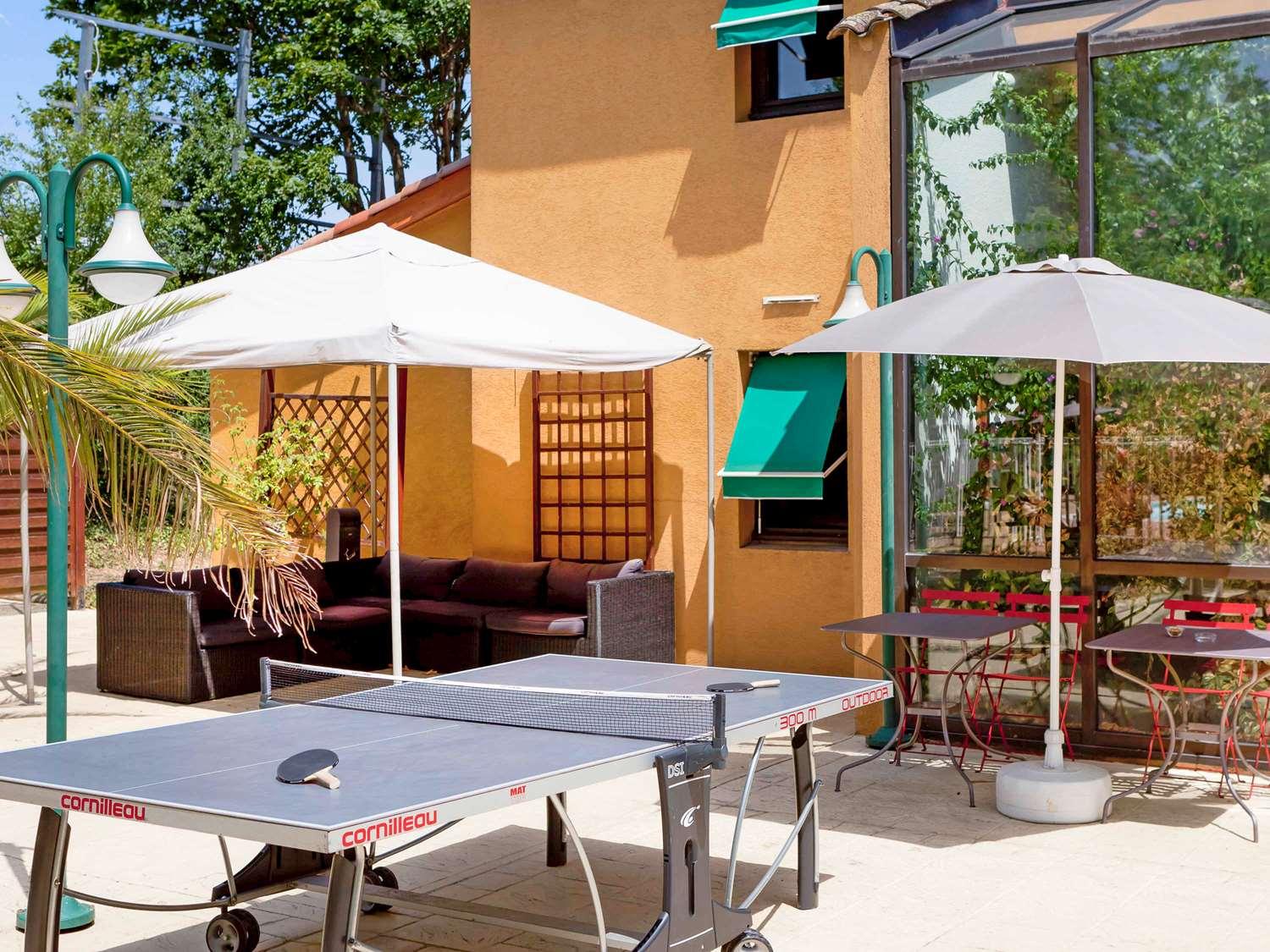 Vista Exterior ibis Lyon Nord