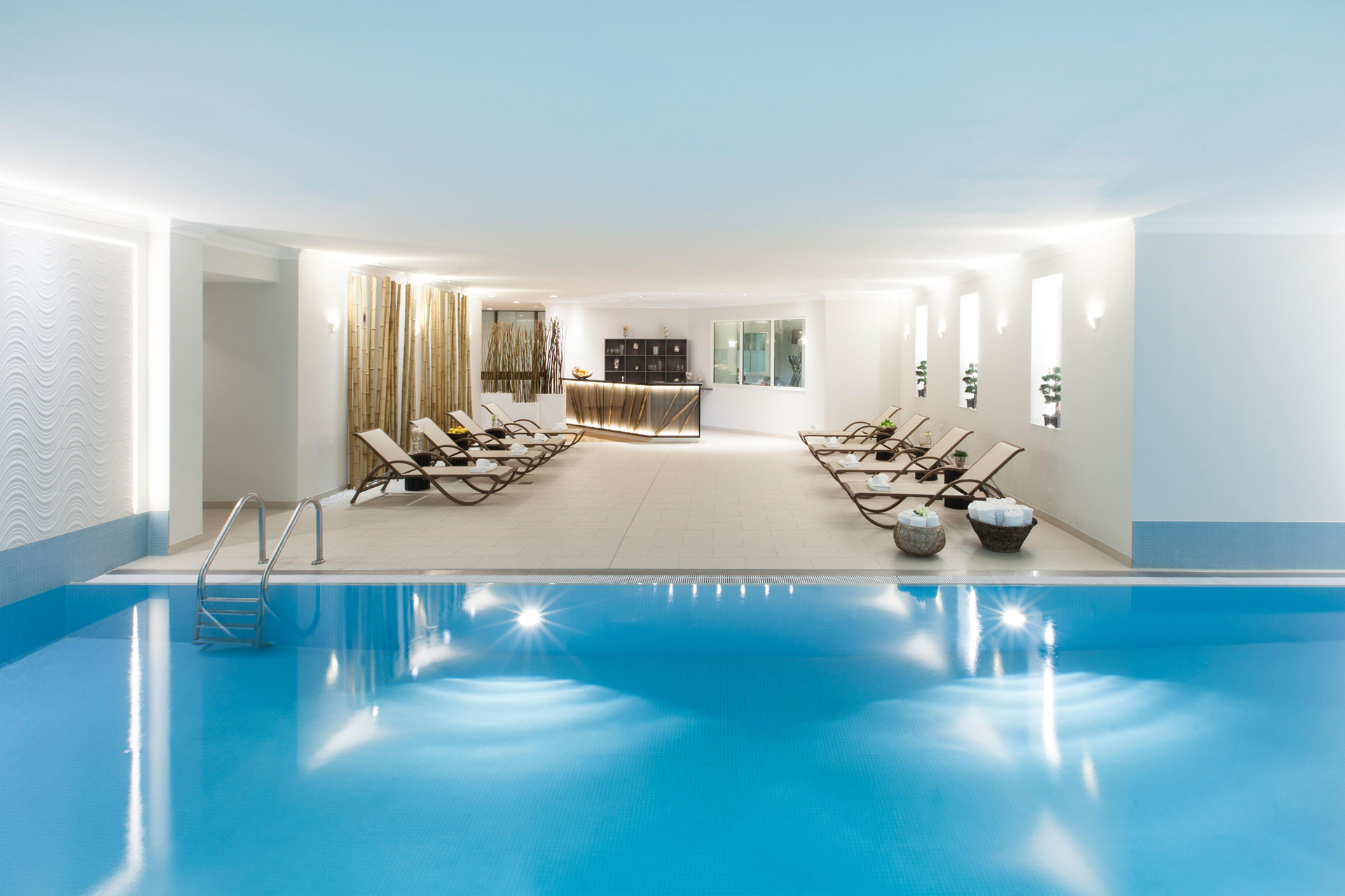 Vista Piscina Crowne Plaza Berlin City Centre by IHG